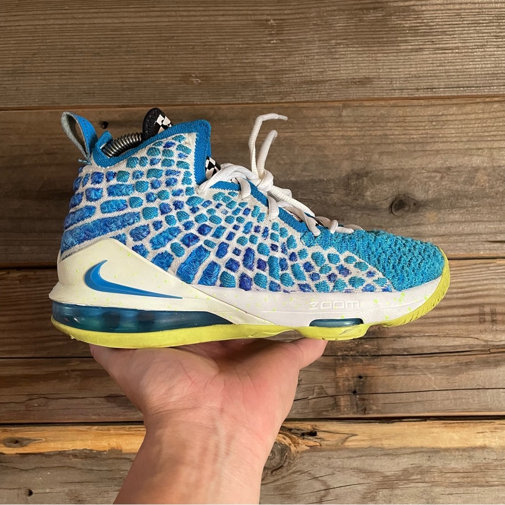 Women Size 6.5 / Size 5 Youth Nike LeBron James 17 Sprite Basketball Sneakers